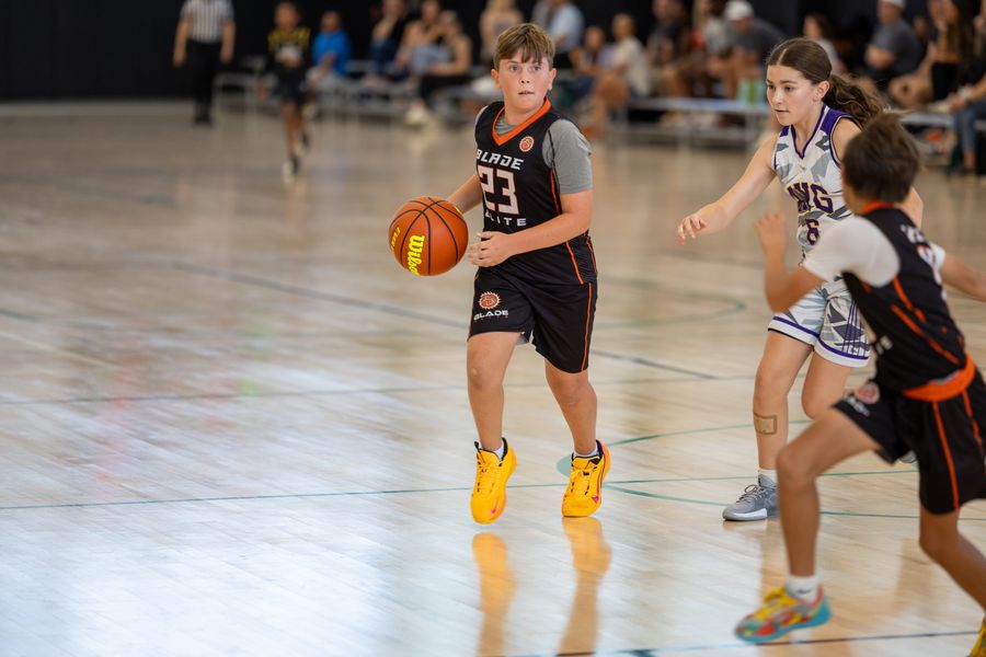 Blade player driving the lane